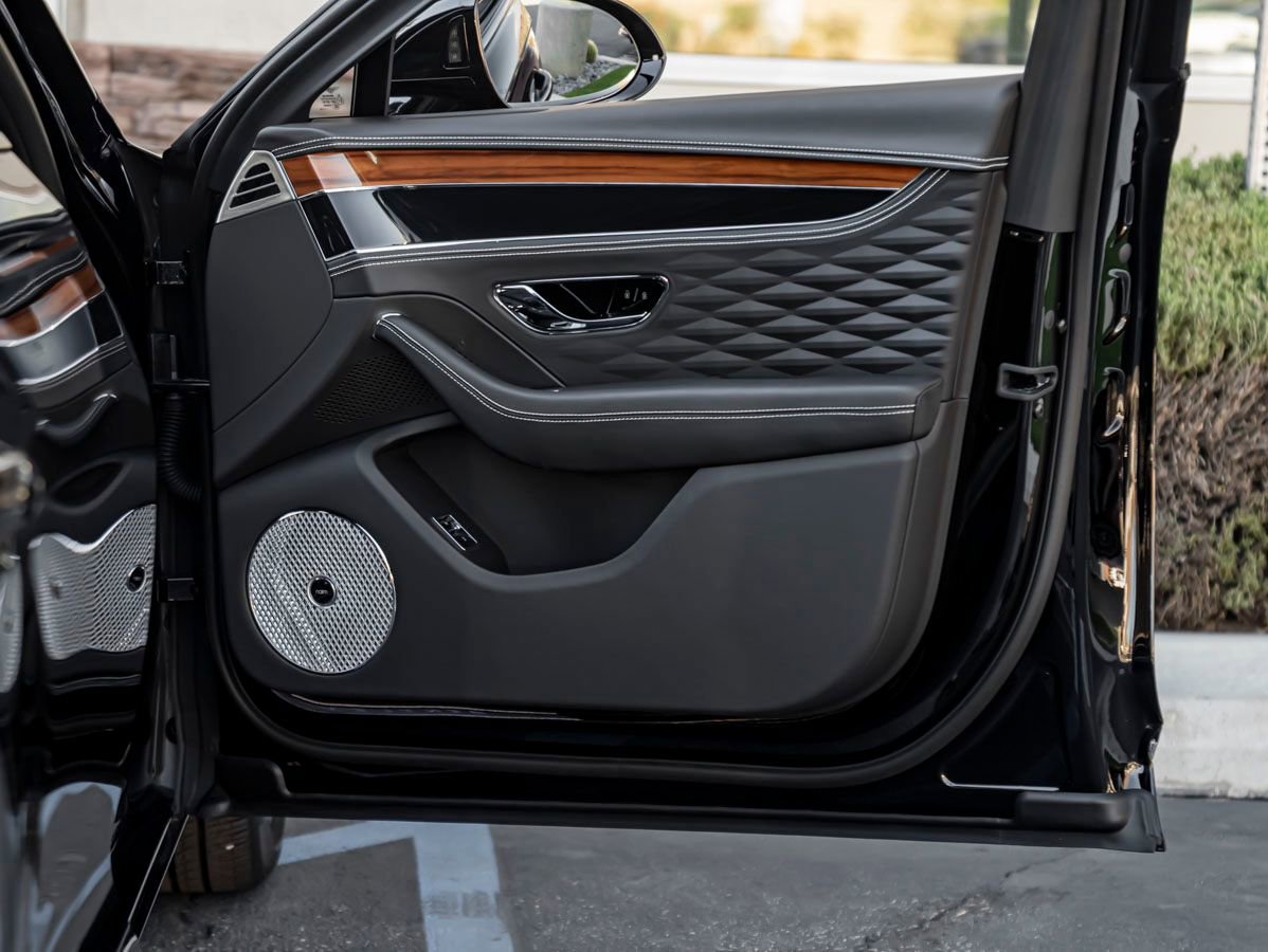 Certified 2022 Bentley Flying Spur W12 image 32