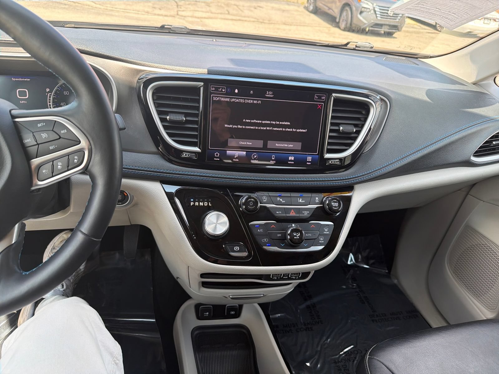 Used 2021 Chrysler Pacifica Touring-L FWD image 18