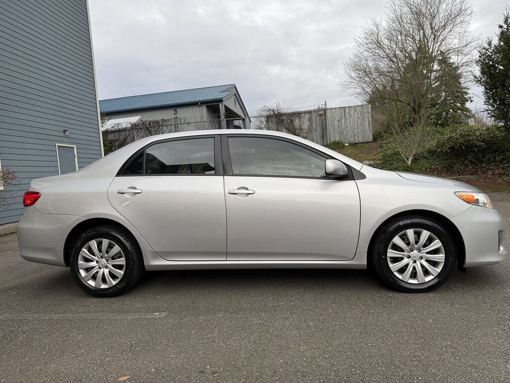 Used 2012 Toyota Corolla LE image 2