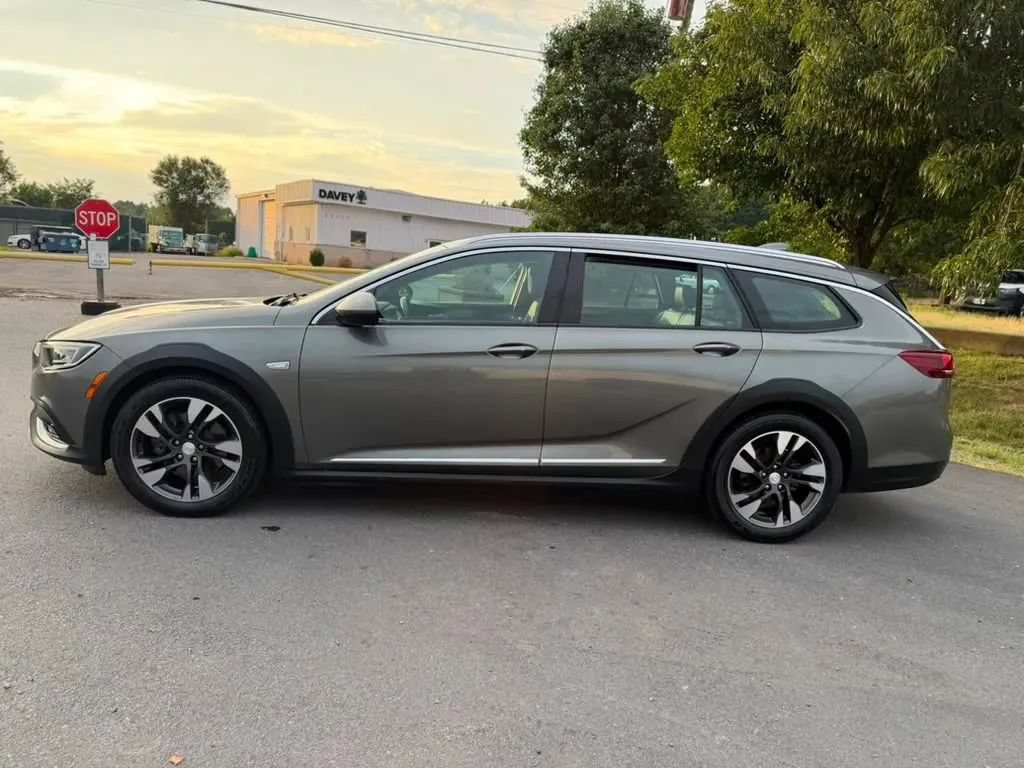 Used 2019 Buick Regal Essence w/ Driver Confidence Package I AWD/4WD image 4