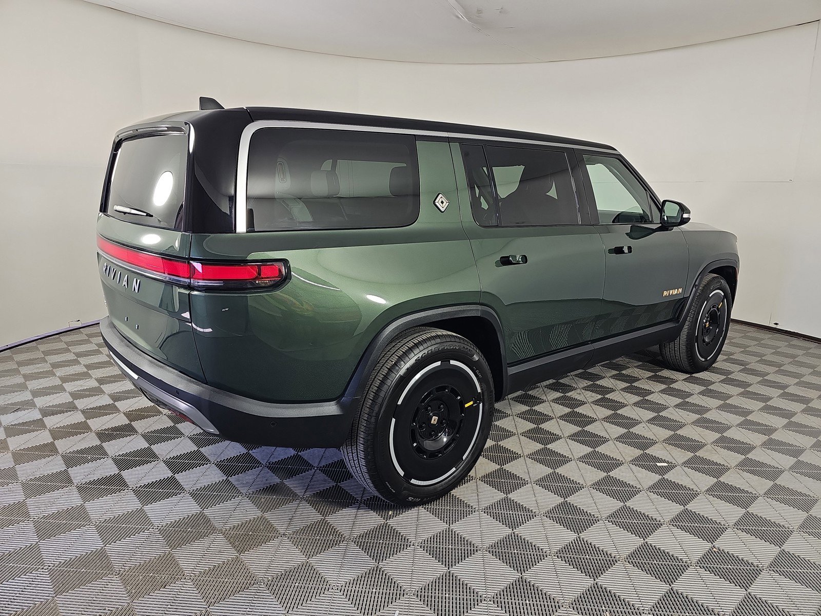 Used 2024 Rivian R1S Adventure image 5