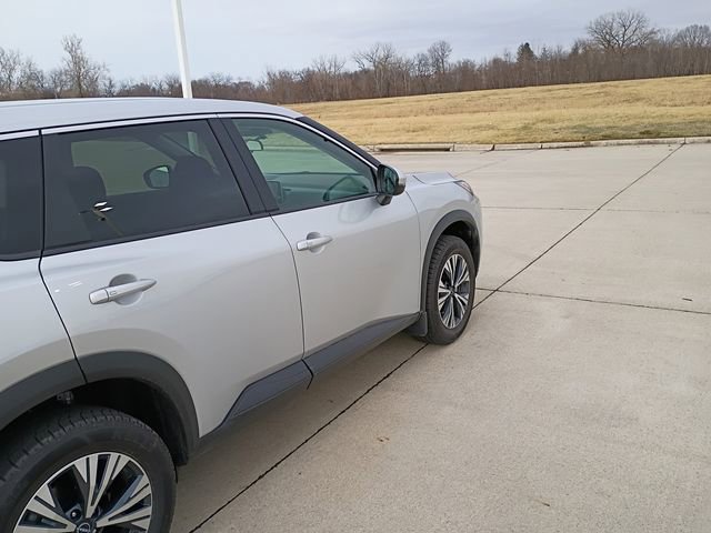 Used 2023 Nissan Rogue SV image 10