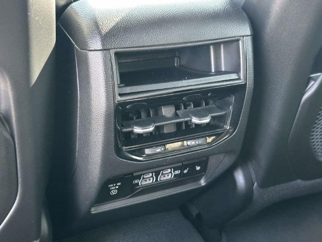 Used 2023 Jeep Grand Cherokee Limited AWD/4WD image 19
