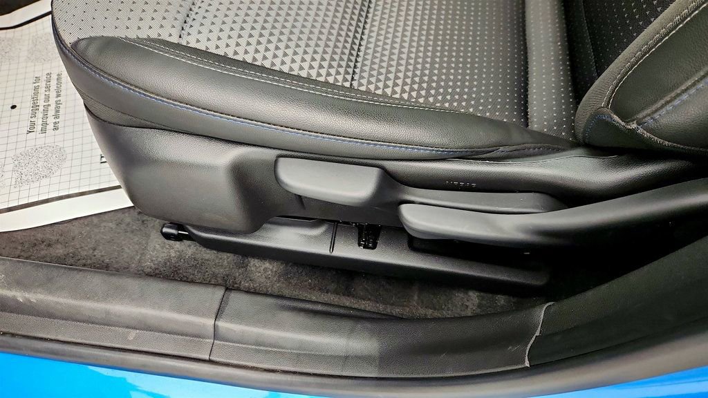 Used 2025 Chevrolet Trax LT w/ Driver Confidence Package image 11