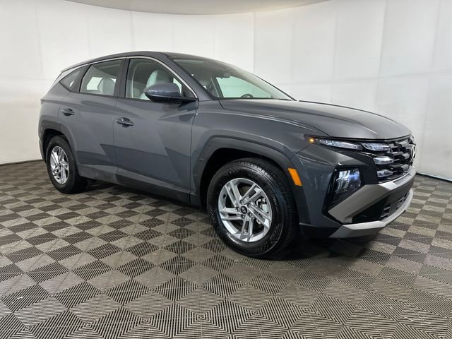 Used 2026 Hyundai Tucson SE FWD image 2