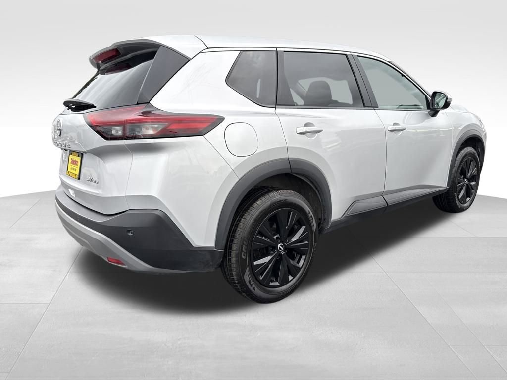 Used 2022 Nissan Rogue SV image 9