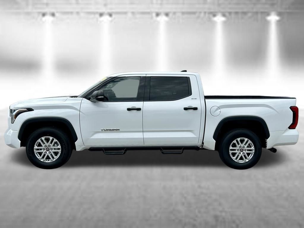 Used 2022 Toyota Tundra SR5 w/ SR5 Convenience Package AWD/4WD image 8