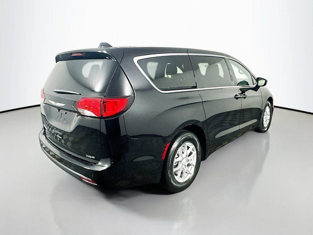 New 2026 Chrysler Voyager LX FWD image 7