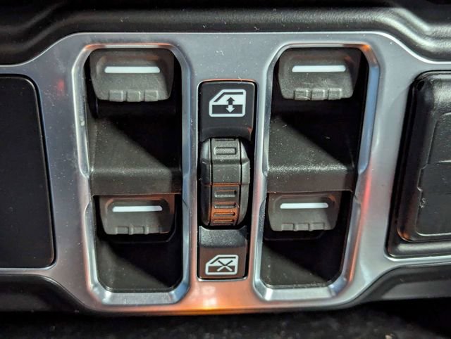 Used 2022 Jeep Wrangler Unlimited Sahara w/ Cold Weather Group image 16