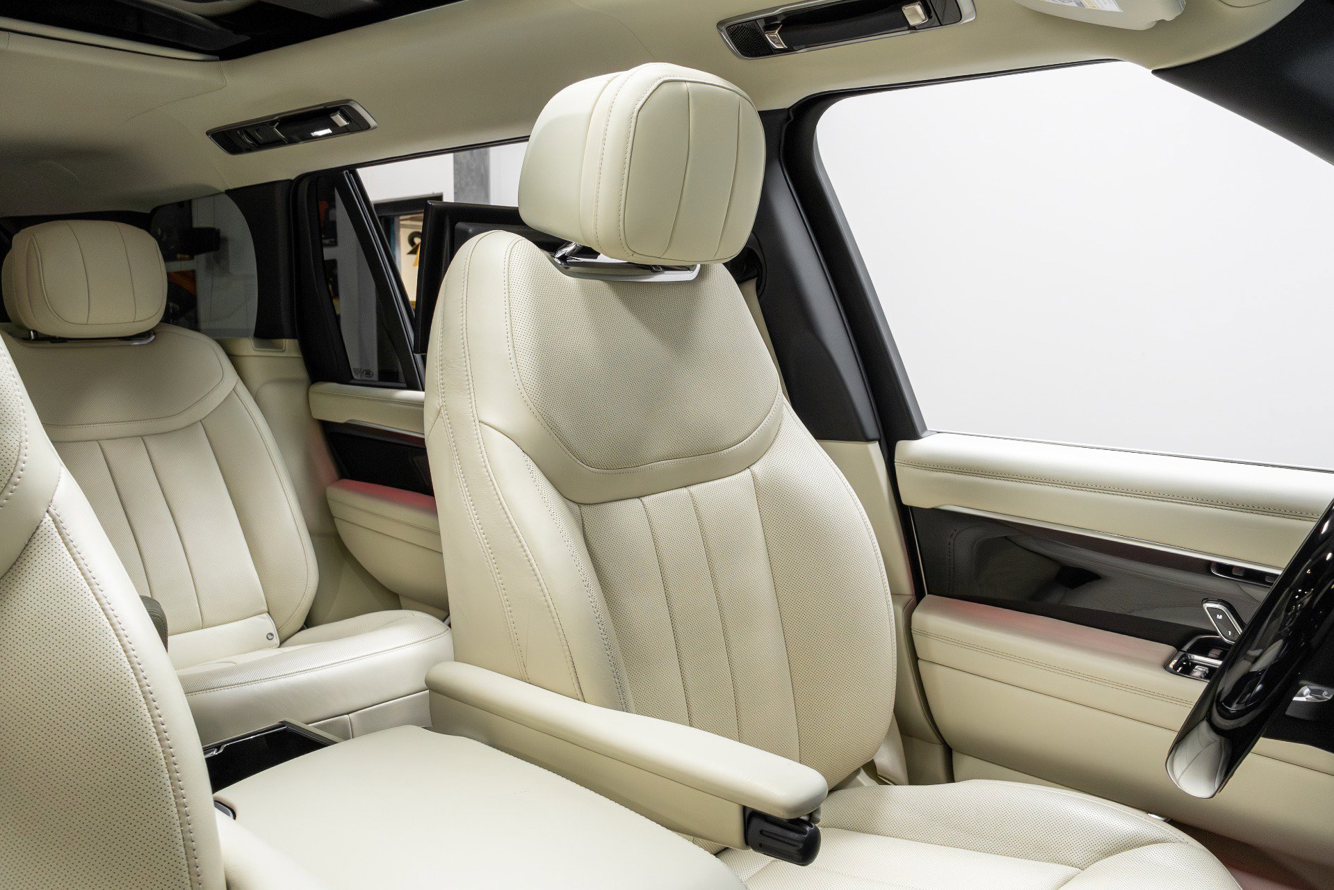 Used 2023 Land Rover Range Rover Long Wheelbase Autobiography image 18