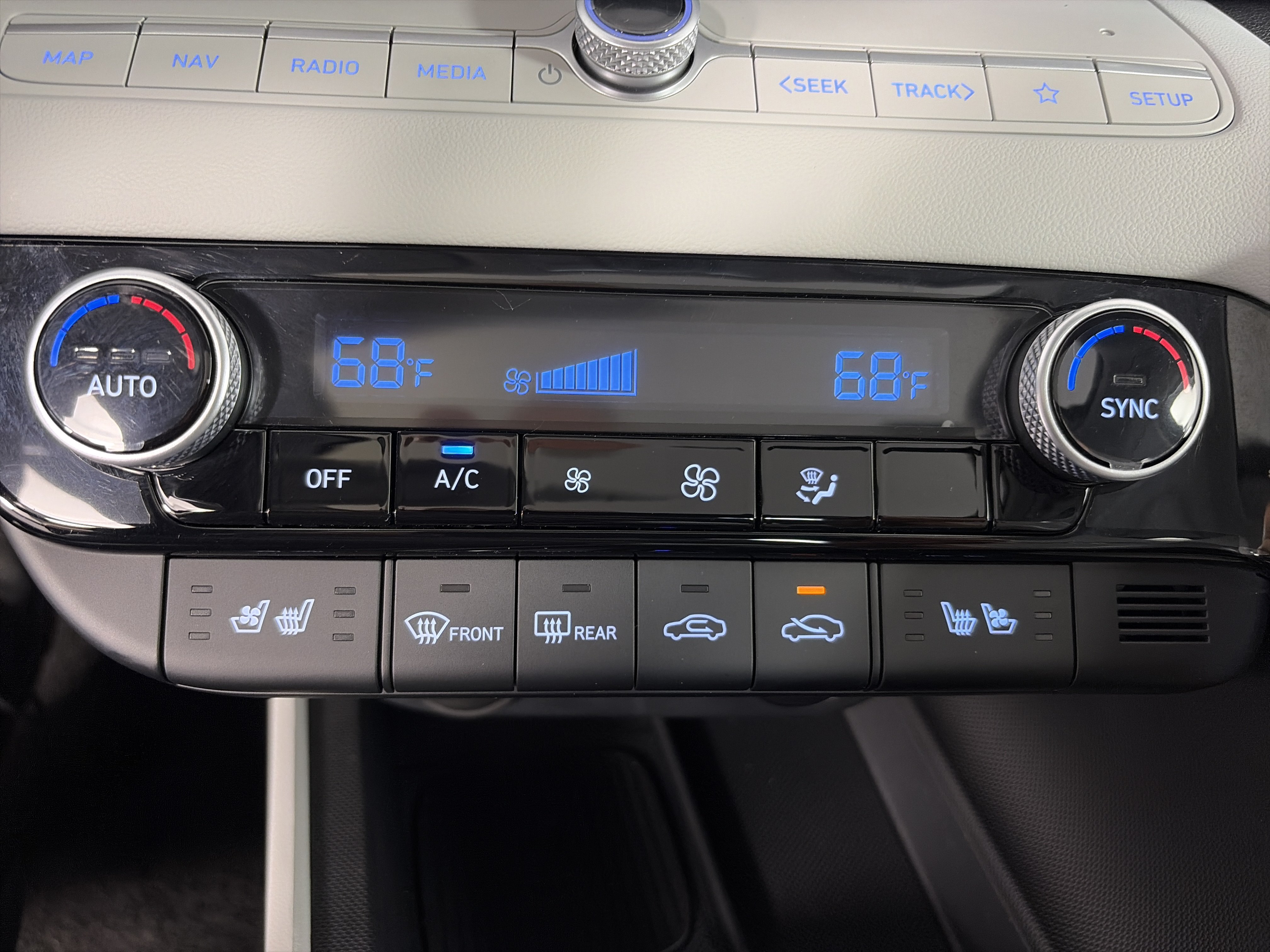 New 2025 Hyundai Elantra Limited FWD image 27