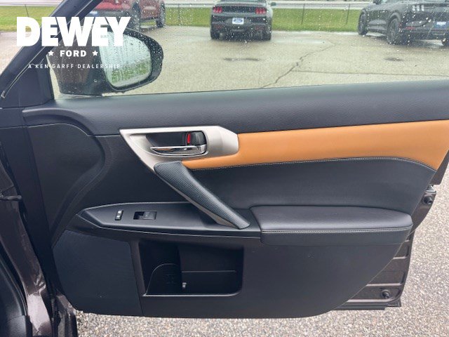 Used 2016 Lexus CT 200h w/ Navigation Package image 33