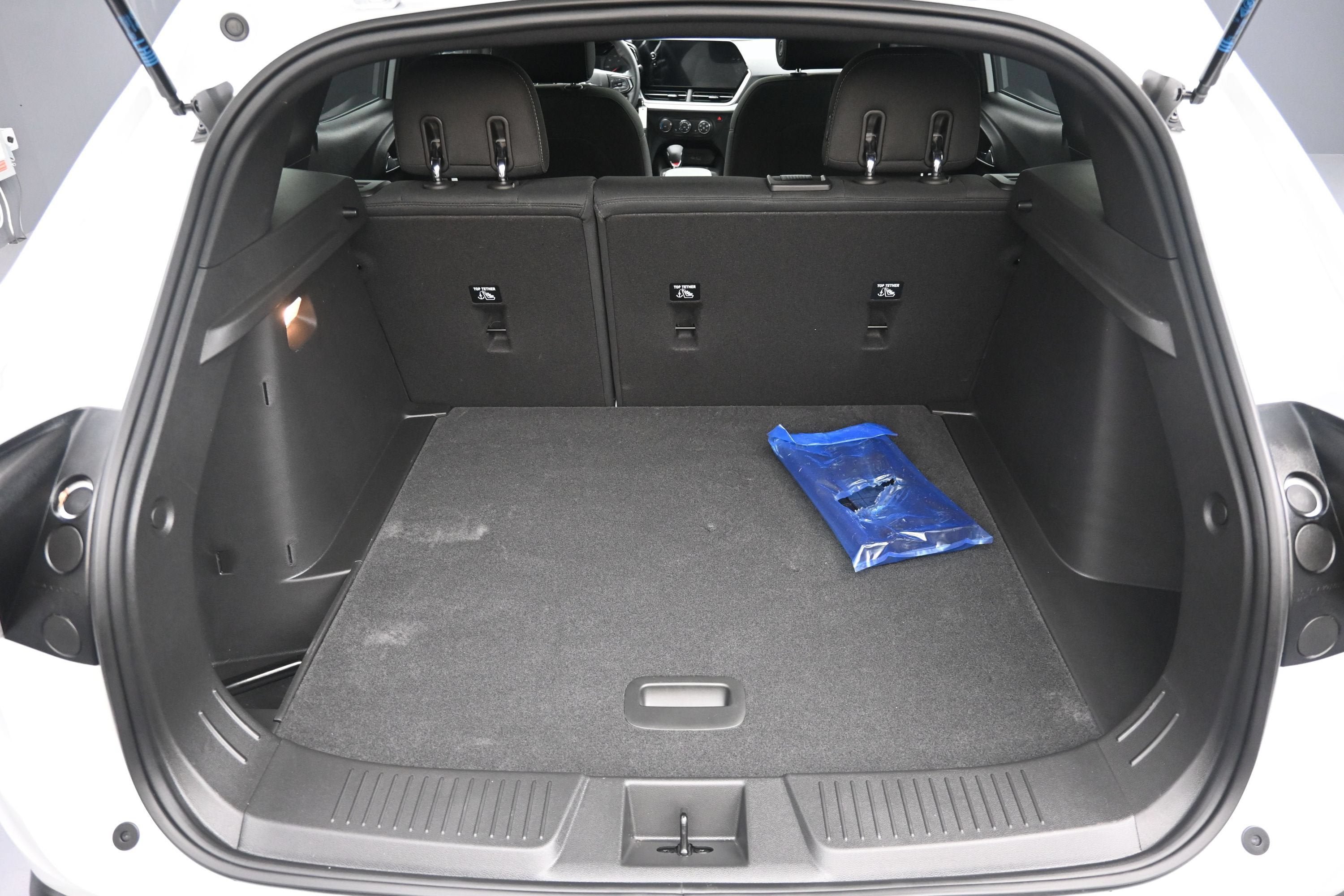Used 2025 Chevrolet Trax RS w/ Sunroof Package FWD image 27