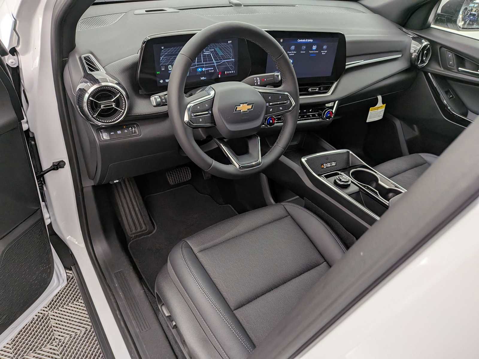 New 2026 Chevrolet Equinox LT w/ Convenience Package II image 2