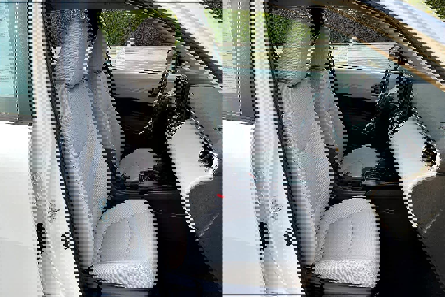 Used 2026 Toyota Corolla Cross L image 8