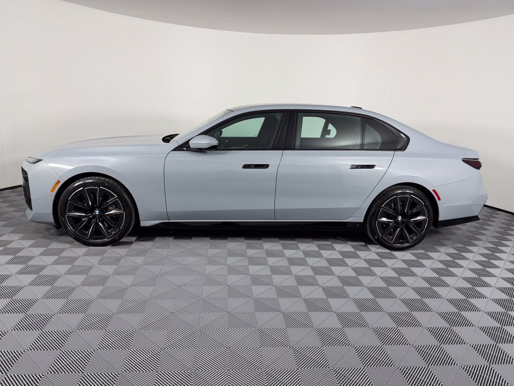 Used 2023 BMW 740i w/ Executive Package RWD image 2