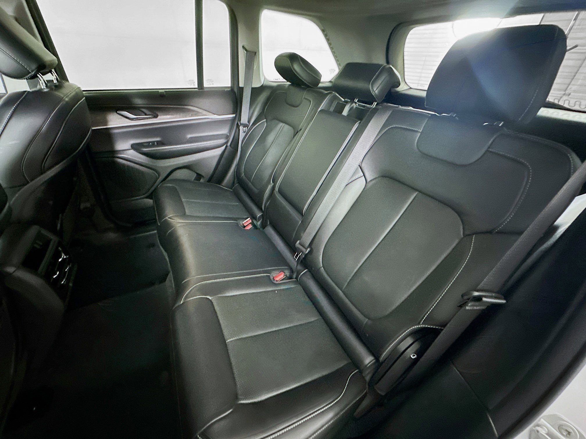 Used 2023 Jeep Grand Cherokee Limited w/ Luxury Tech Group II RWD image 27