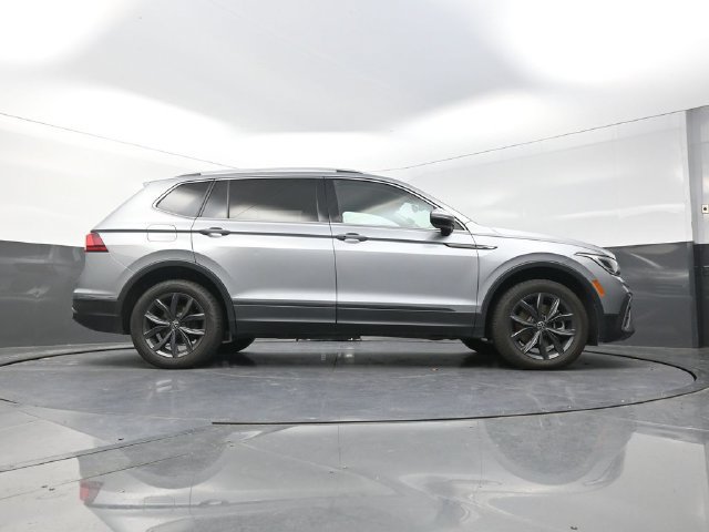 Used 2023 Volkswagen Tiguan SE FWD image 38