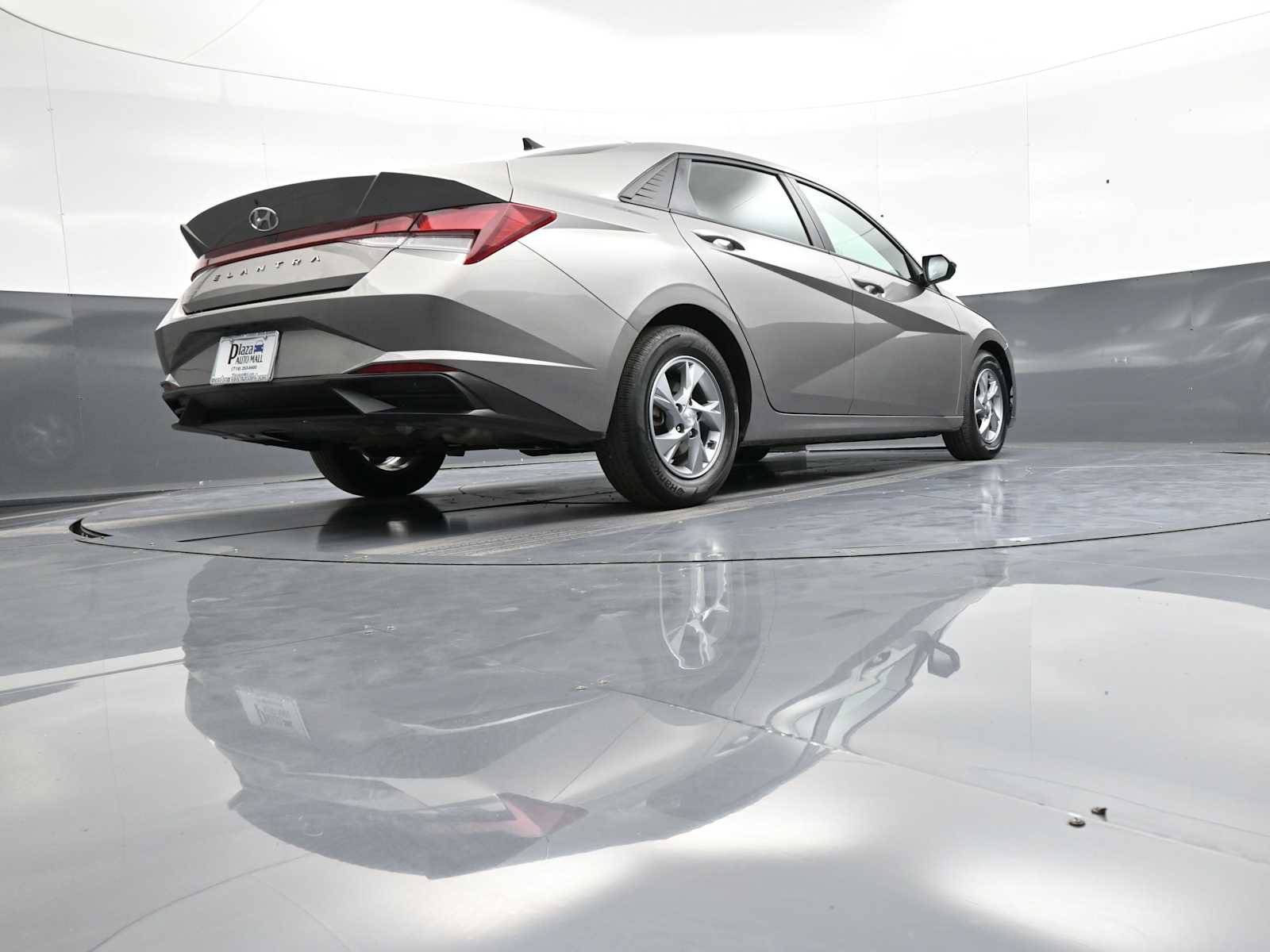 Certified 2023 Hyundai Elantra SE FWD image 28