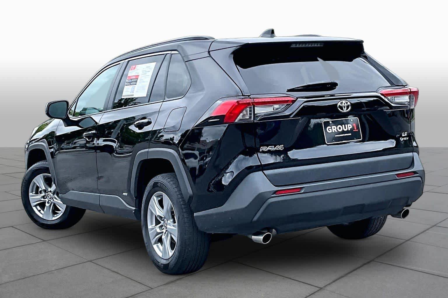 Used 2025 Toyota RAV4 LE AWD/4WD image 12