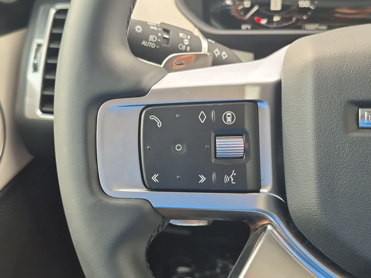 Certified 2025 Land Rover Discovery Dynamic SE AWD/4WD image 25