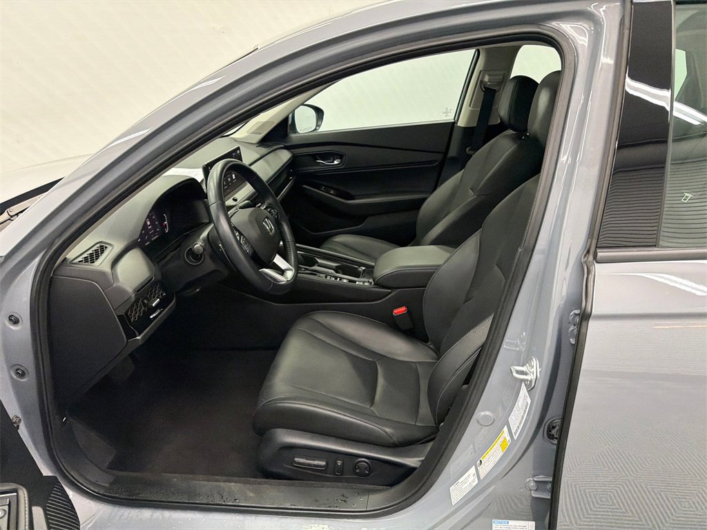 Used 2023 Honda Accord Touring image 9