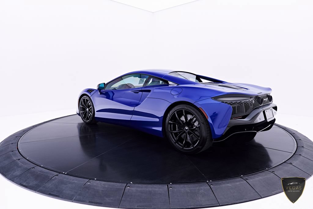 Used 2025 McLaren Artura RWD image 15