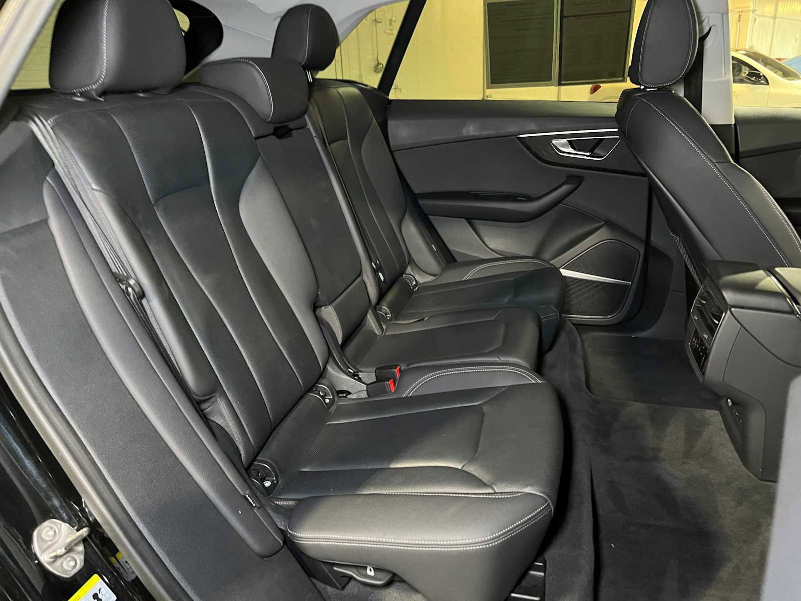 Used 2022 Audi Q8 Premium Plus w/ Premium Plus Package image 52