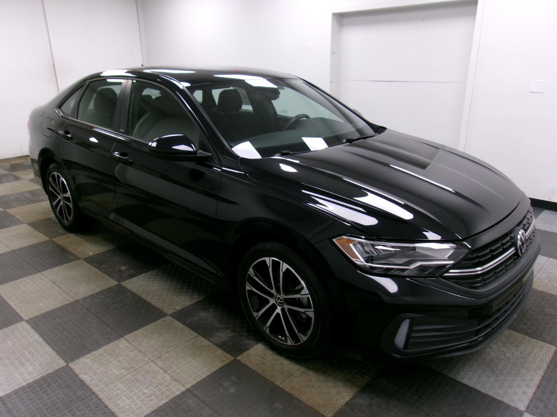 Used 2024 Volkswagen Jetta Sport image 13
