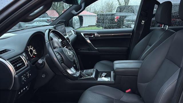 Used 2023 Lexus GX 460 Premium w/ Accessory Package image 28
