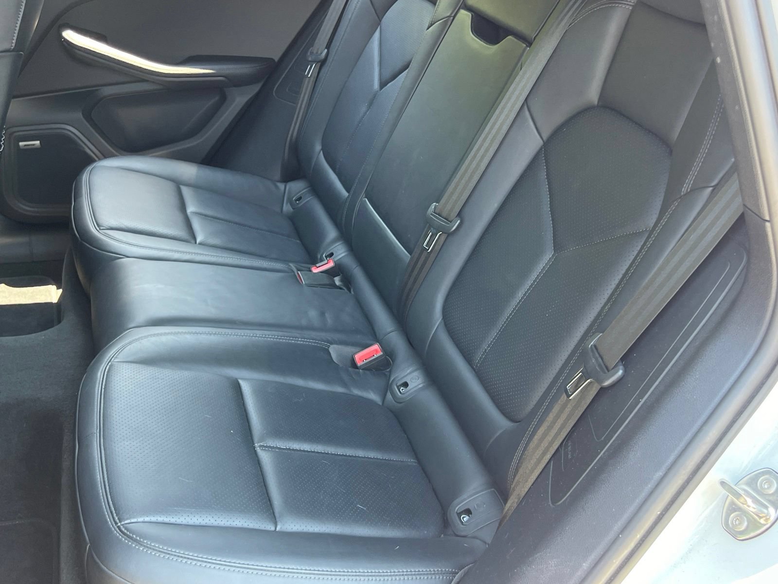 Certified 2024 Porsche Macan AWD/4WD image 18