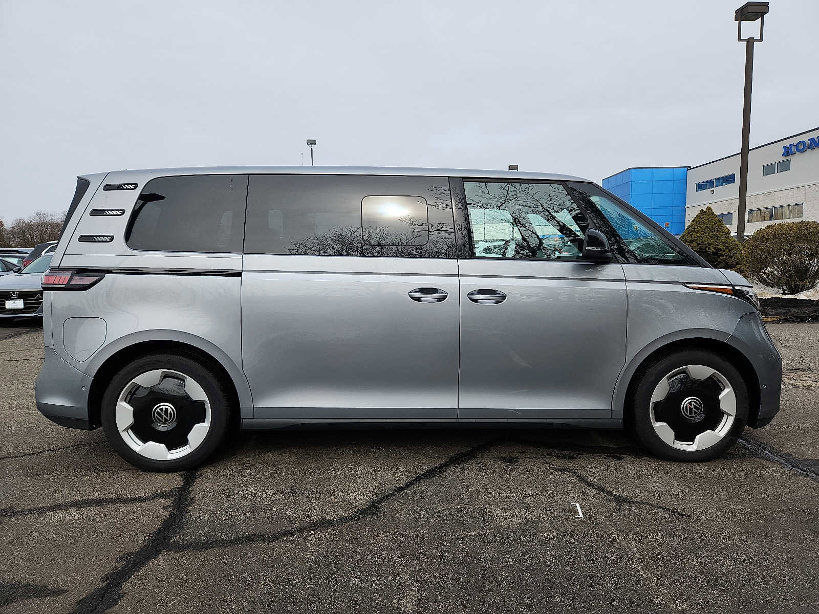 Used 2025 Volkswagen ID. Buzz Pro S image 7