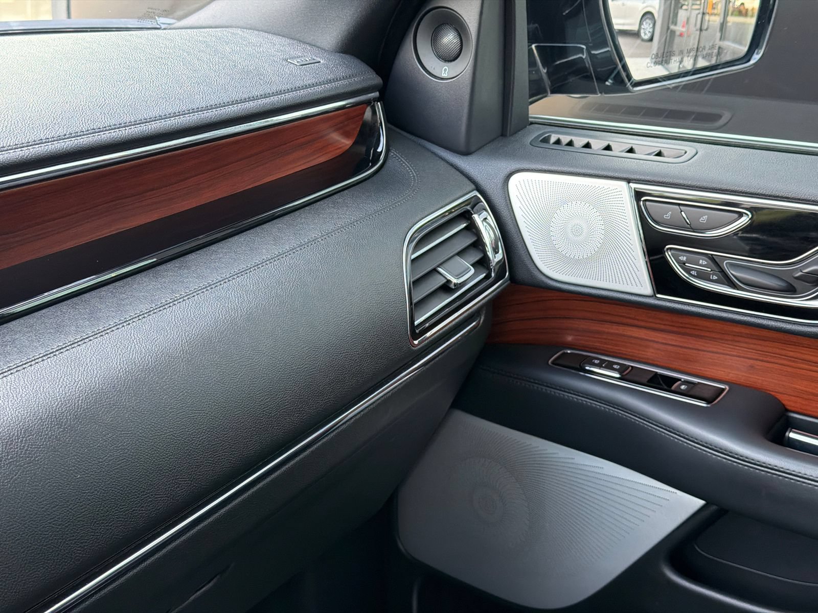 Used 2022 Lincoln Navigator Reserve AWD/4WD image 36