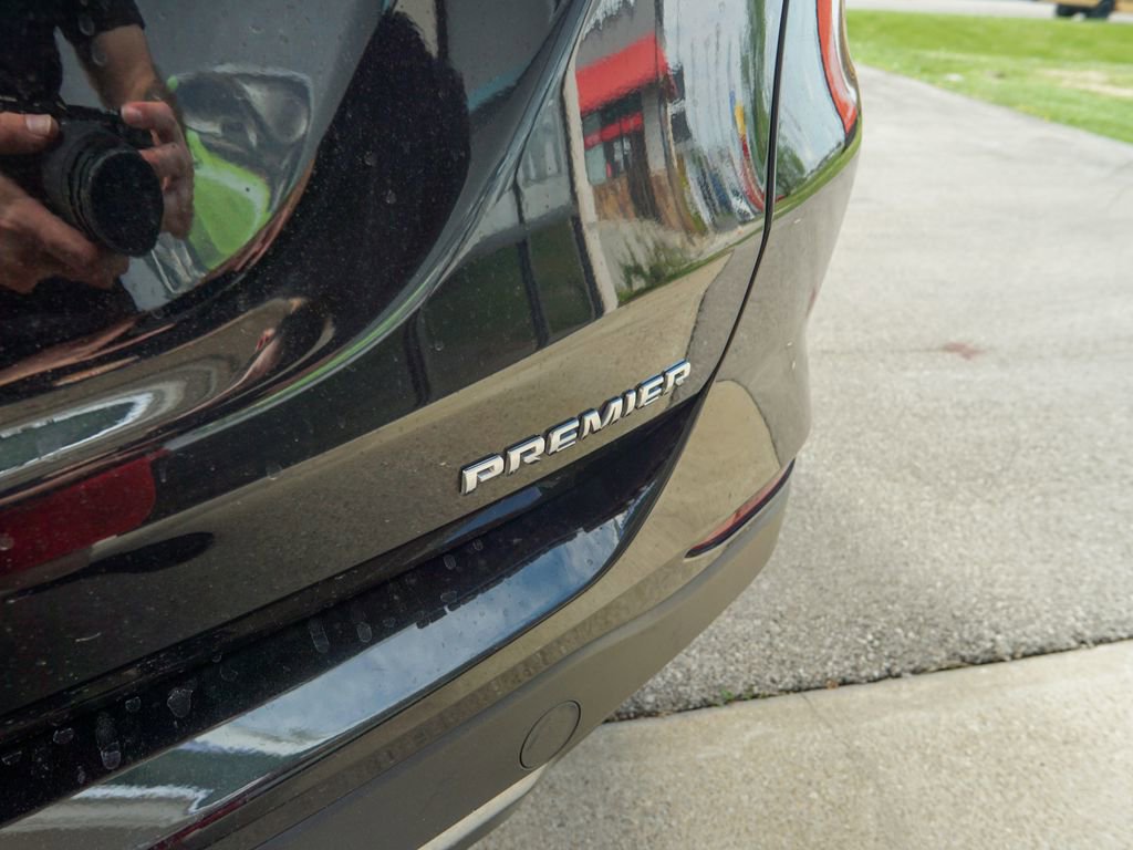 Used 2023 Chevrolet Equinox Premier FWD image 9