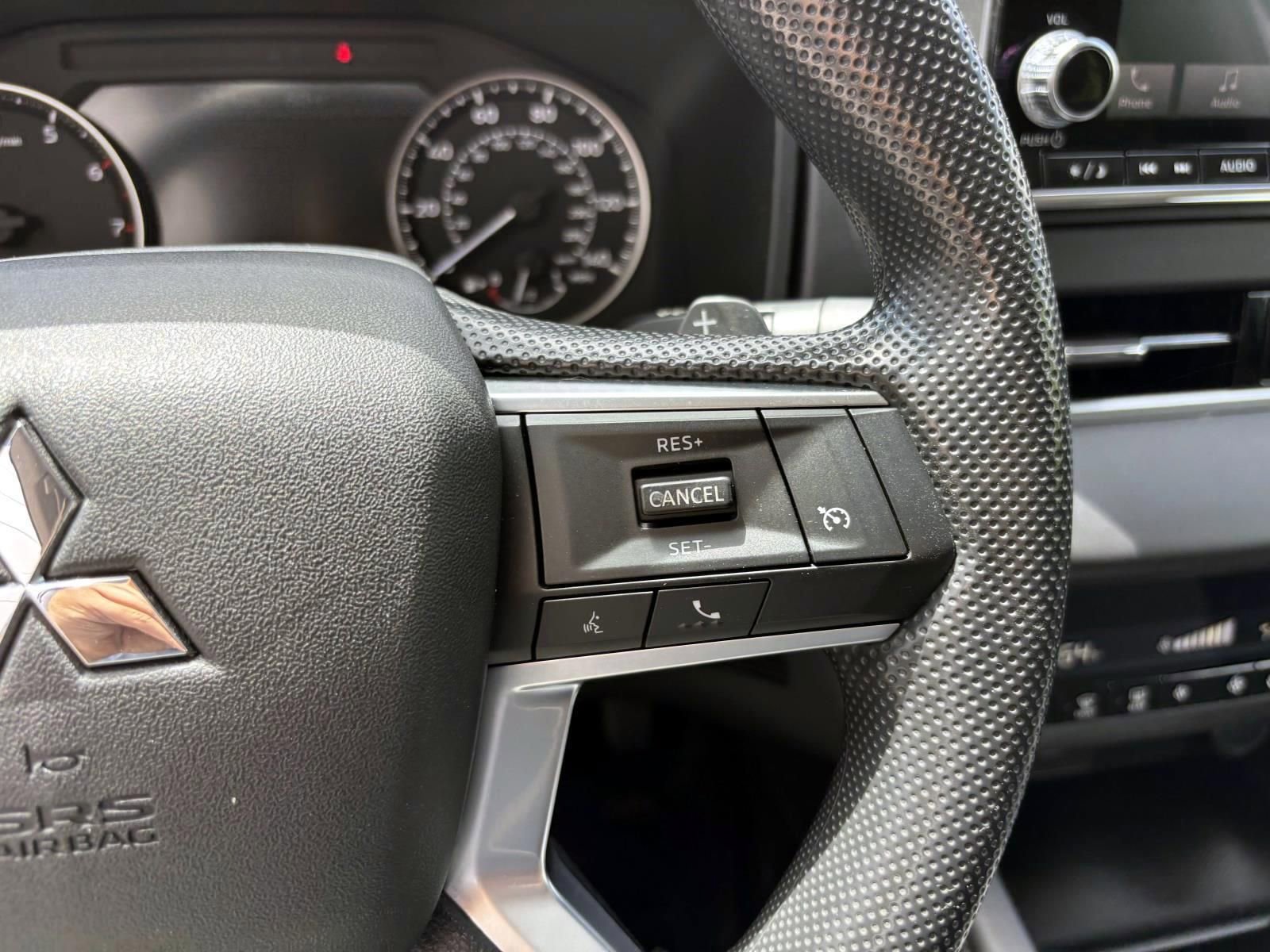 Used 2023 Mitsubishi Outlander ES AWD/4WD image 18