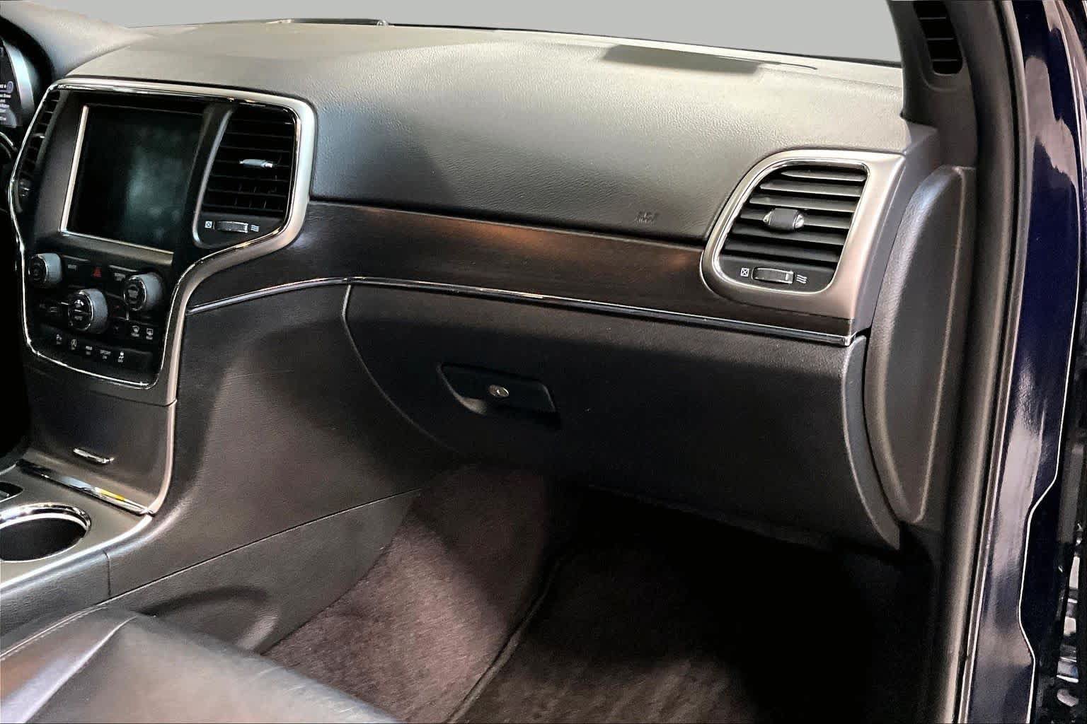 Used 2018 Jeep Grand Cherokee Limited AWD/4WD image 18