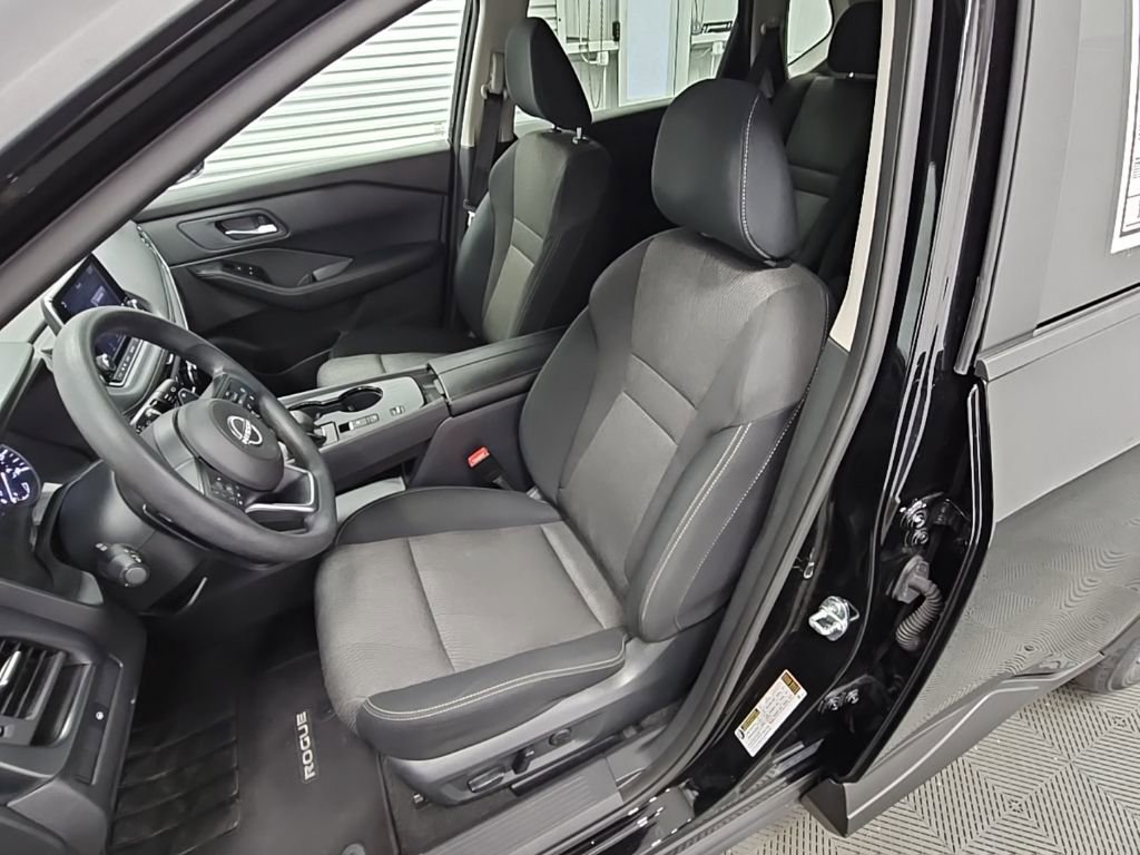 Used 2024 Nissan Rogue SV image 24