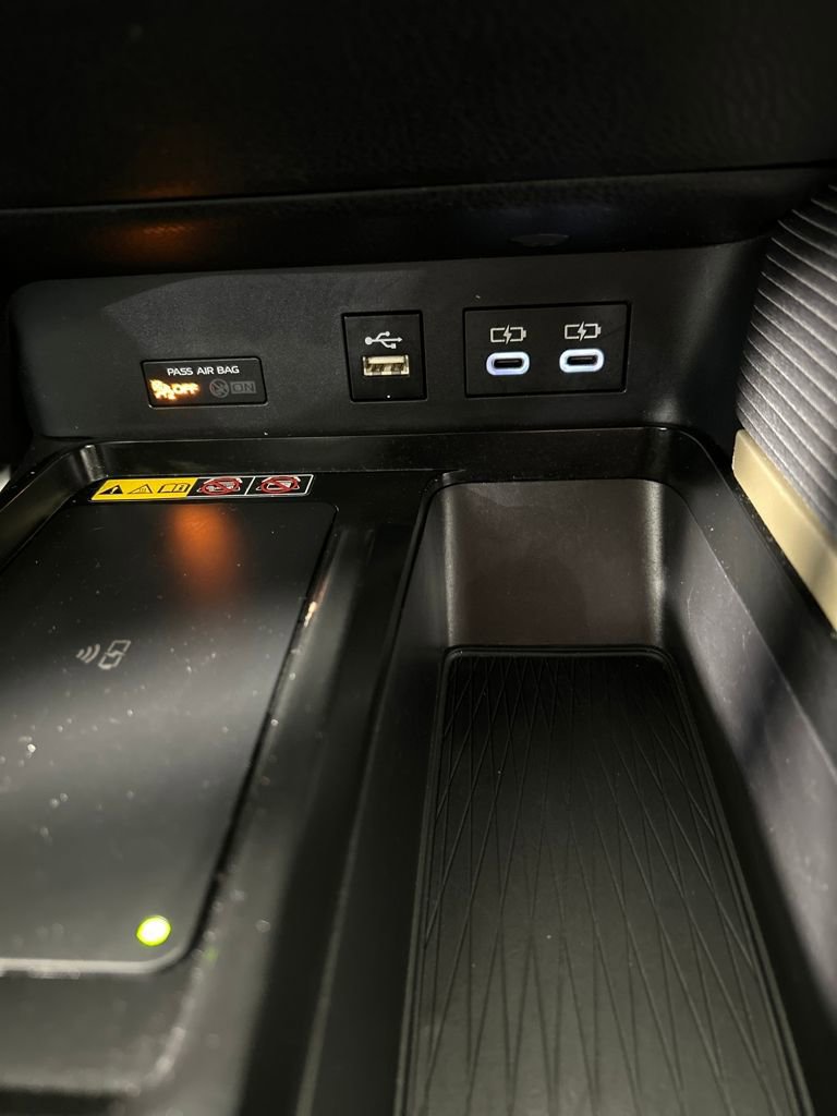 Used 2025 Toyota Camry SE image 15