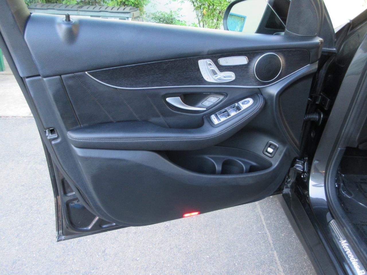 Used 2022 Mercedes-Benz GLC 300 4MATIC image 5