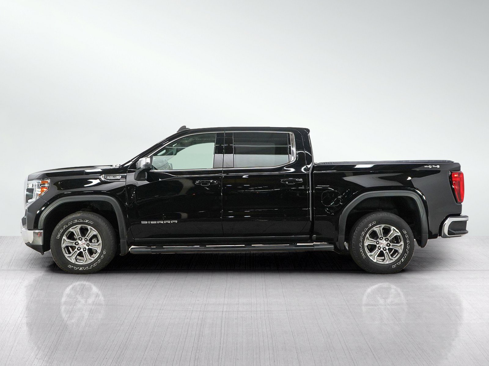 Used 2019 GMC Sierra 1500 SLE w/ SLE Value Package AWD/4WD image 2