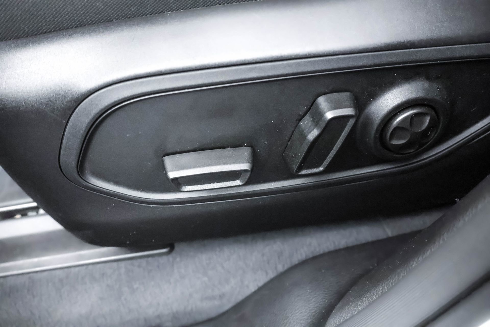 Used 2023 Jeep Grand Cherokee Laredo X image 7