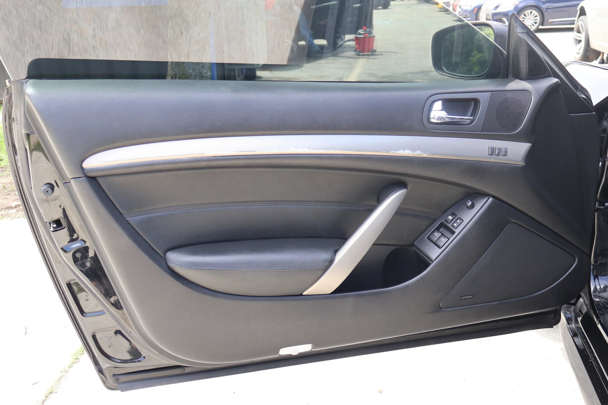 Used 2010 INFINITI G37 Sport w/ Navigation Pkg RWD image 16
