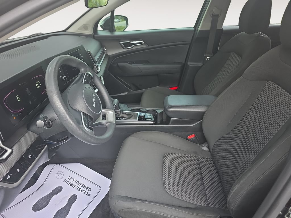 Used 2025 Kia Sportage LX FWD image 9