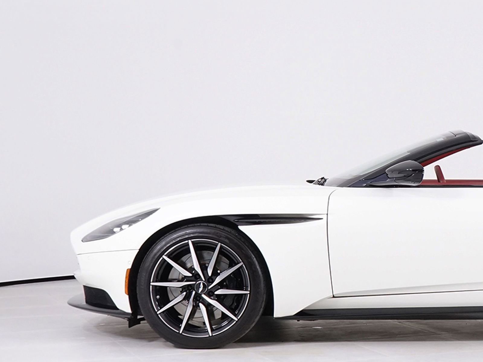 Used 2019 Aston Martin DB11 Volante RWD image 12