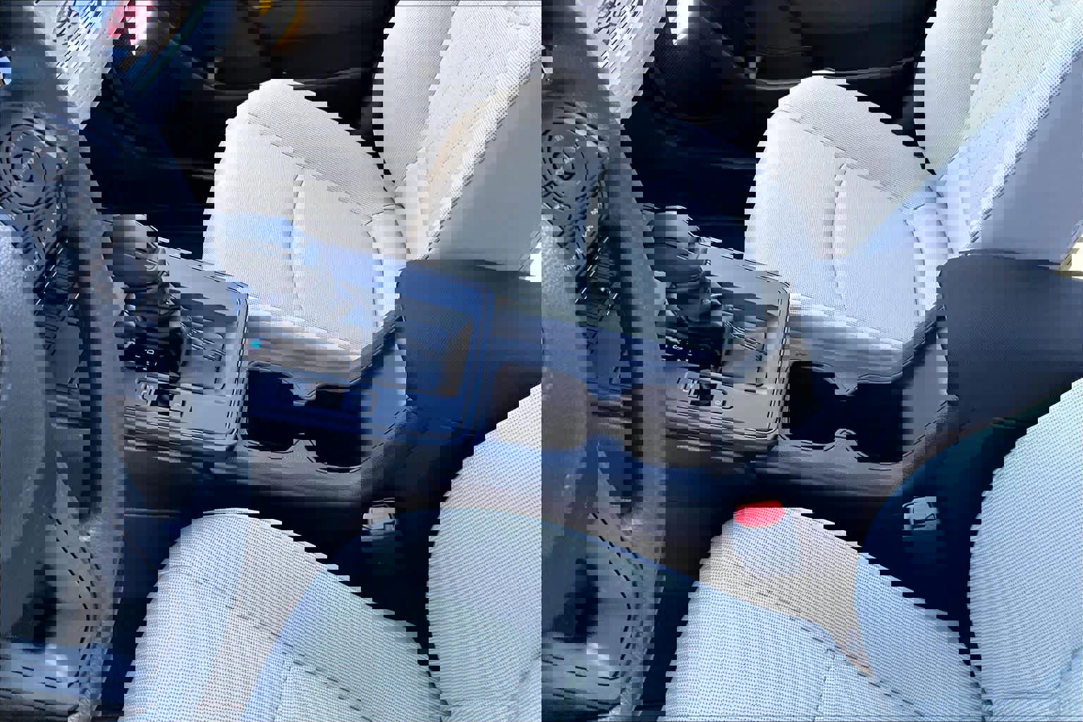 Used 2026 Toyota Corolla Cross L image 14