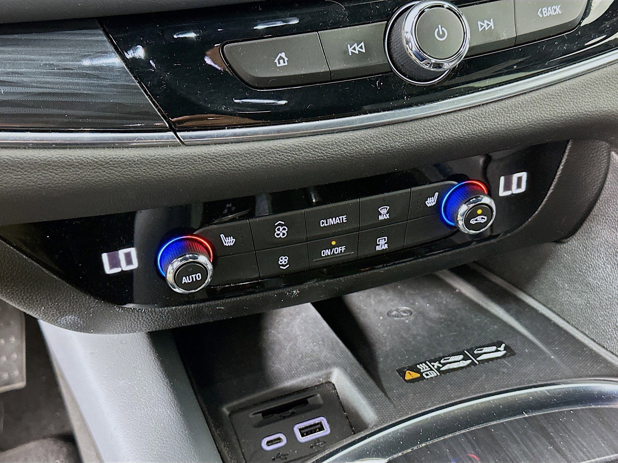 Used 2024 Buick Enclave Essence image 23