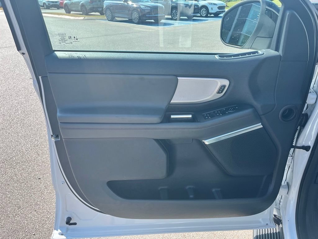 Used 2025 Ford Expedition Active RWD image 9