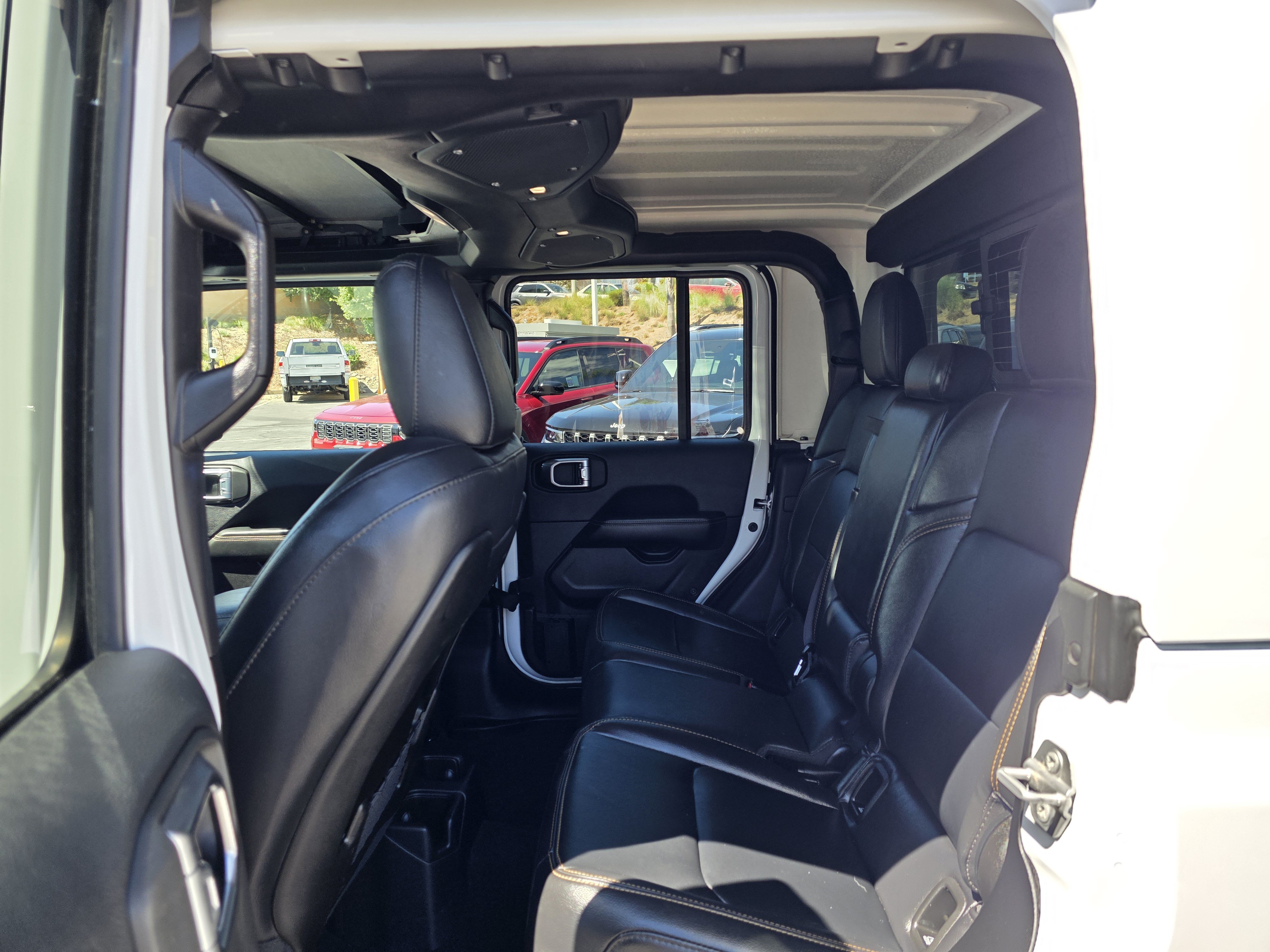 Certified 2025 Jeep Gladiator Sport AWD/4WD image 17