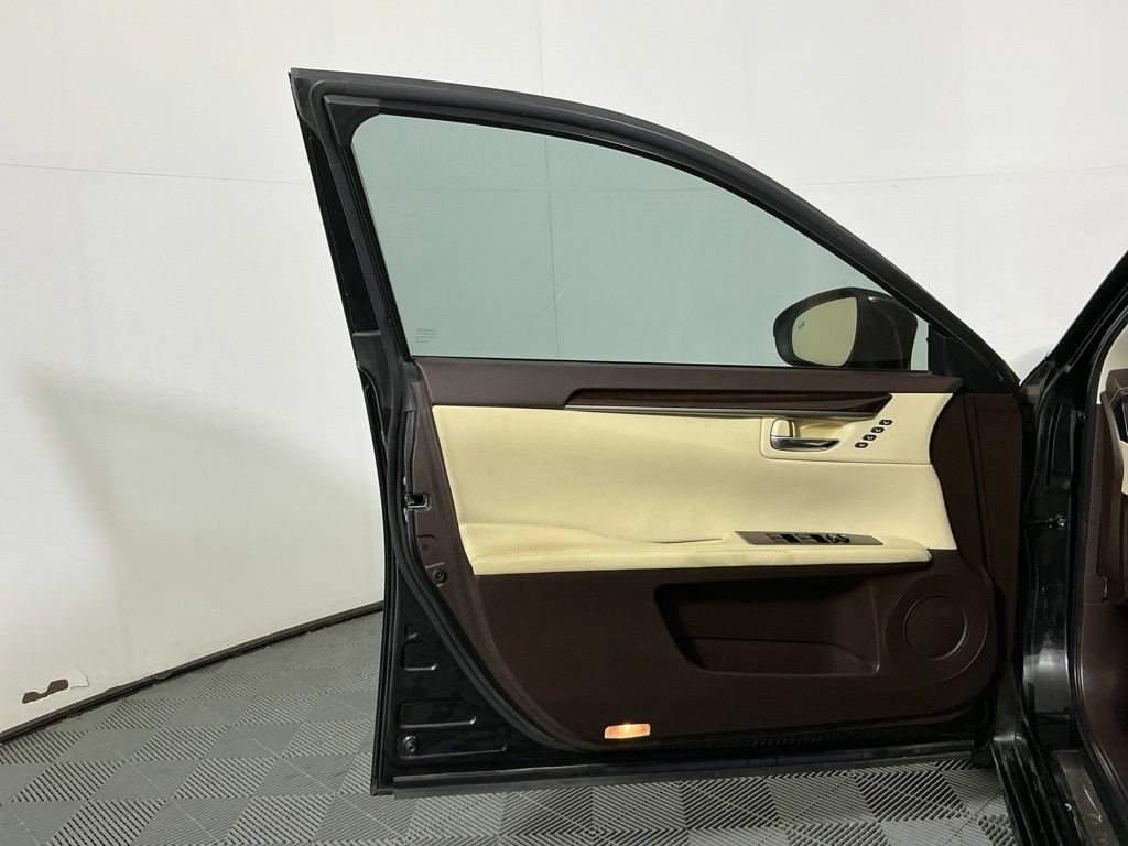 Used 2016 Lexus ES 350 w/ Premium Package w/Wood Trim FWD image 18