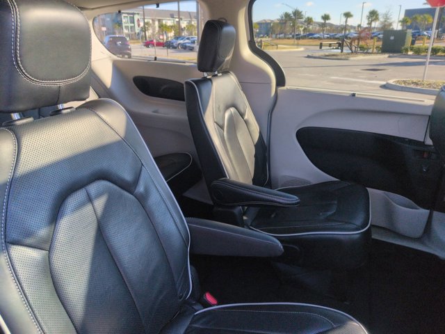 Used 2024 Chrysler Pacifica Limited image 22